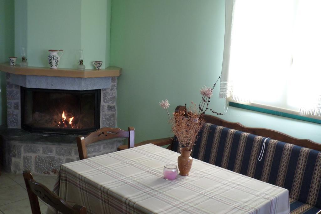 To Asteri Apartment Avgonima Room photo
